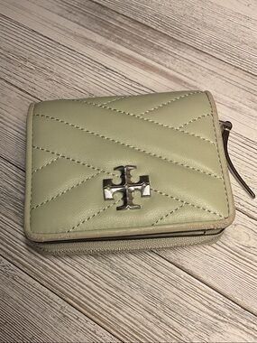 Tory Burch KIRA CHEVRON BI-FOLD WALLET (Pine Frost) Nice!